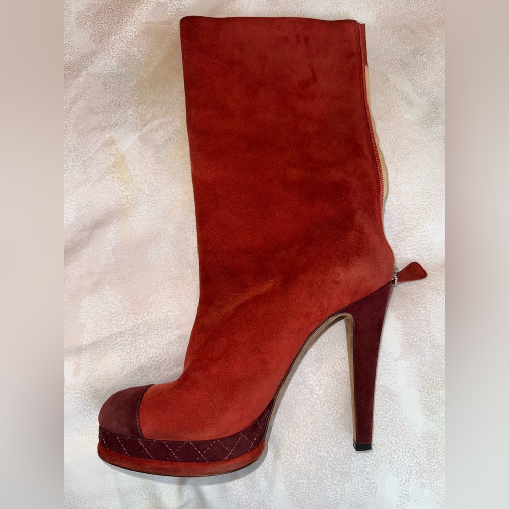 COPY - Chanel 2012 Interlocking CC Logo Boots
Size: 11 | IT 41 - Picture 5 of 6